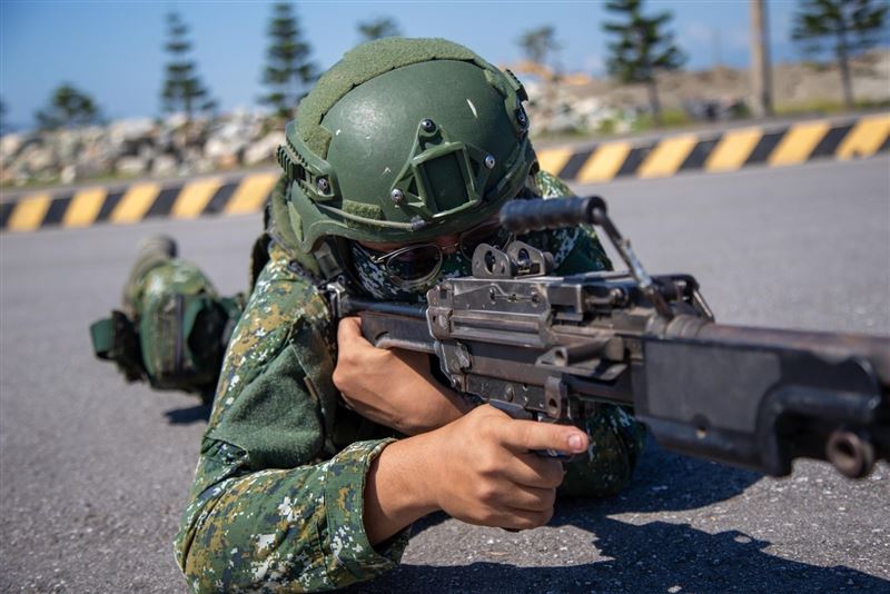 官兵於戰術位置進行火力部署(圖/軍聞社提供)