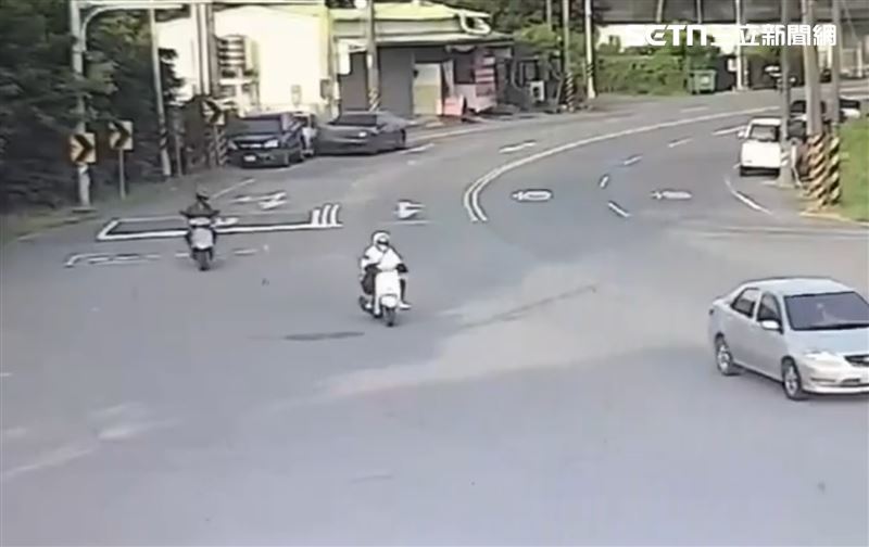 撞爛600萬保時捷!台南31歲男肇逃硬開8公里,愛車「下巴著地」慘況曝光。(圖/翻攝畫面)