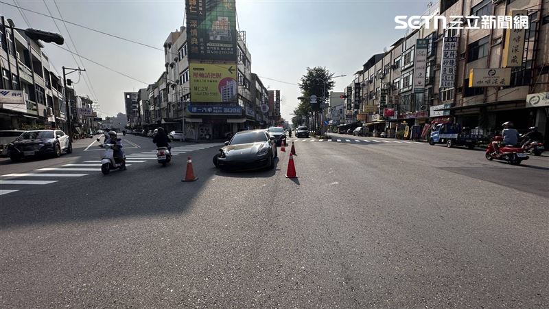 撞爛600萬保時捷!台南31歲男肇逃硬開8公里,愛車「下巴著地」慘況曝光。(圖/翻攝畫面)