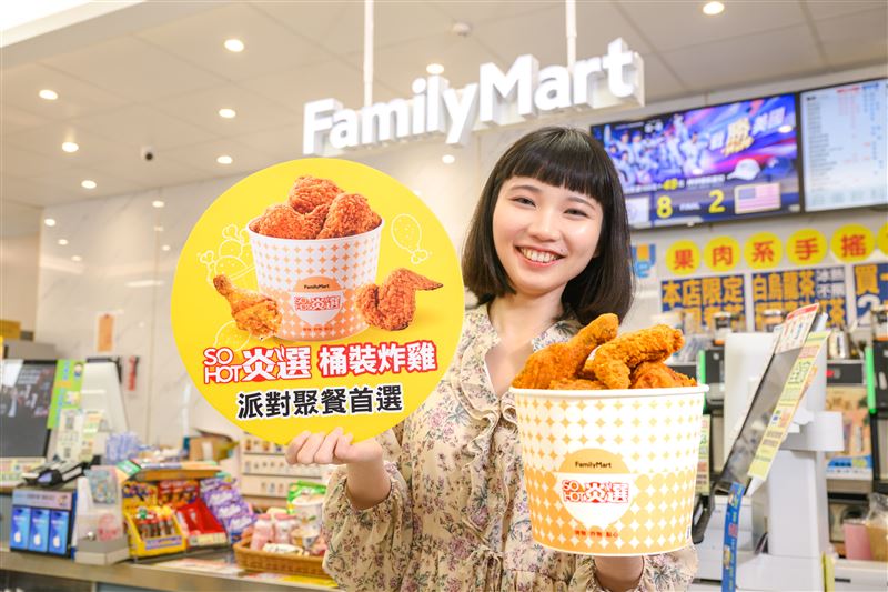 全家便利商店「SOHOT炎選炸物桶」,指定品項任選8支320元。(圖/品牌業者提供)