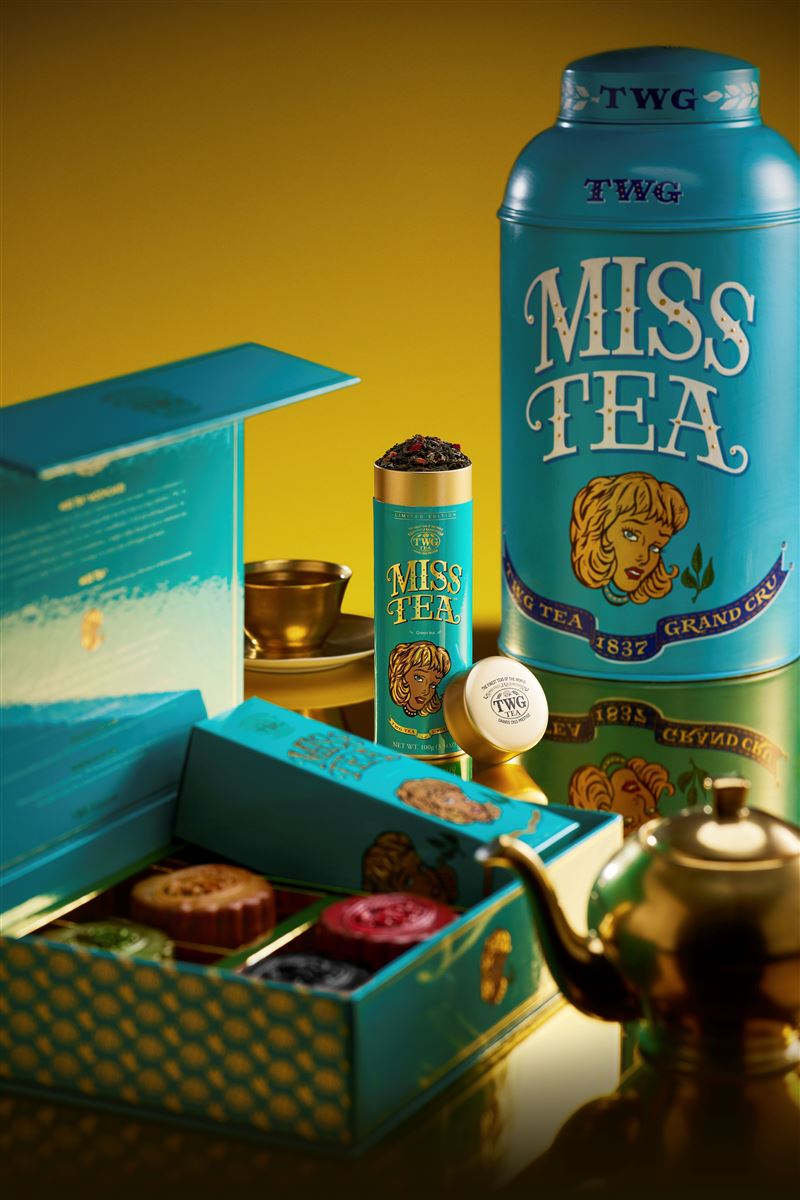 TWG Tea「嫣光彩月中秋月餅禮盒」四入月餅禮盒搭配中秋限定「嫣光彩月茗茶」,售價為新台幣2,350元。(圖/品牌業者提供)