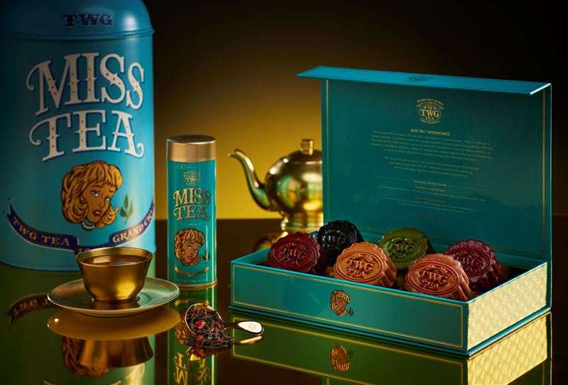 TWG Tea「嫣光彩月中秋月餅禮盒」六入月餅禮盒售價為新台幣1,850元,每款皆細膩融入品牌頂級茗茶,展現茶香與餅香交融的層次風味。(圖/品牌業者提供)