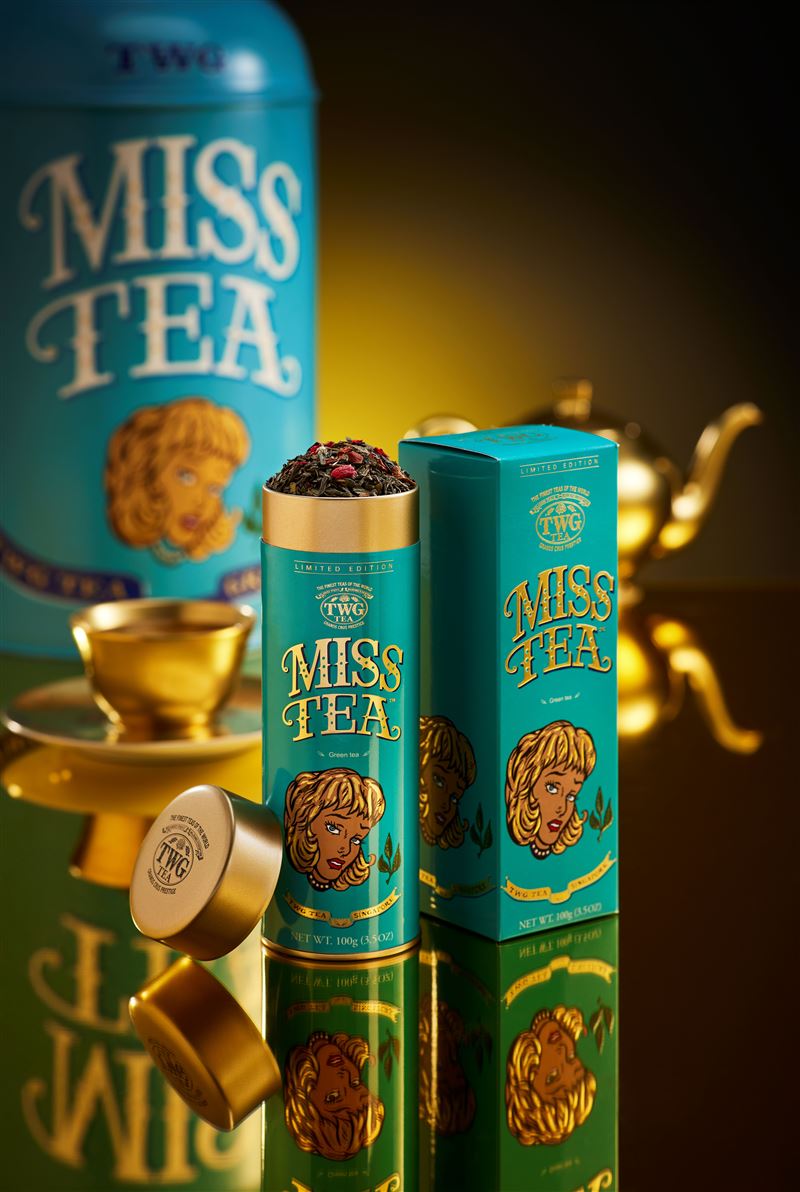 中秋限定「嫣光彩月茗茶」,以絲綢般柔滑的綠茶揉合珍稀草莓與細緻石榴果香,隨後透出細膩的柑橘尾韻,交織明亮與深邃兼具的風味。(圖/品牌業者提供)