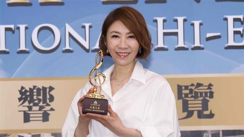 傳離婚檢場、女兒非親生 李翊君露面回應