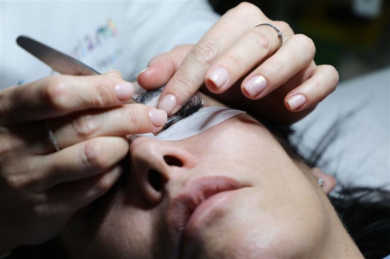 上海抽驗28款嫁接睫毛膠水 逾8成含致癌致敏物質「最高超標千倍」