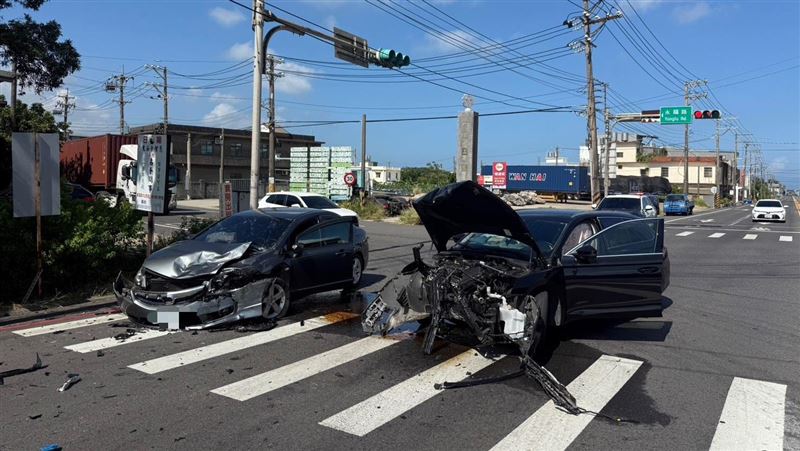 左轉、直行「車頭對撞」10秒驚悚畫面曝光
