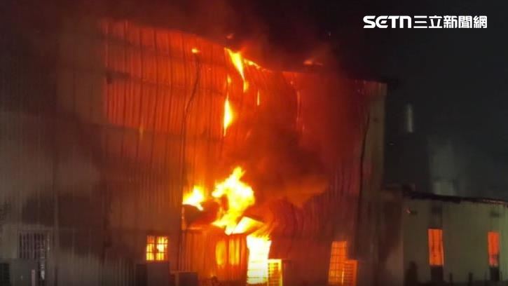 4年燒2次!關廟汽材廠大火爆炸波及食品廠