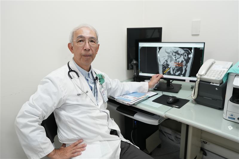 男子抗癌治療期間,左大腿因深部感染併發敗血症,病情一度危急。(圖/光田醫院提供)