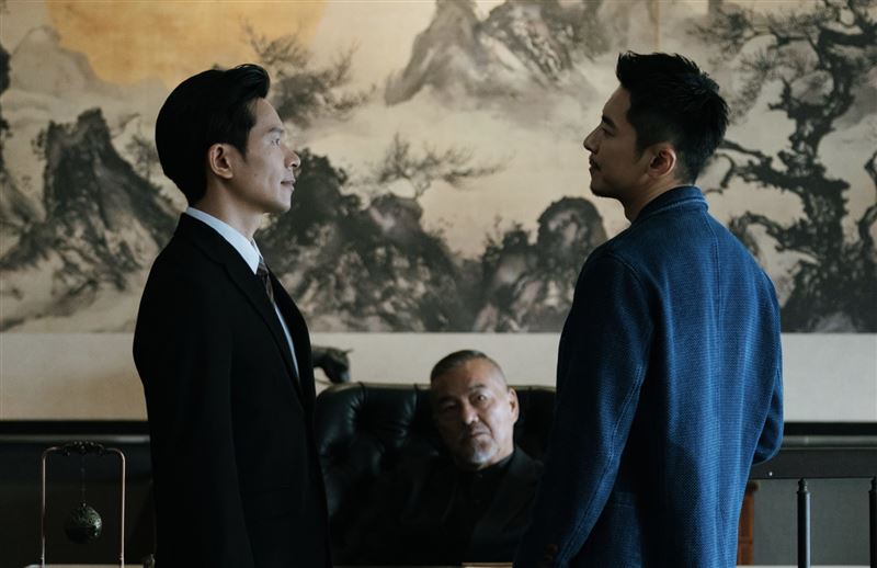 李國毅(右)罵姚淳耀是「邱家的狗」,兄弟情徹底決裂。(圖/瀚草影視提供)