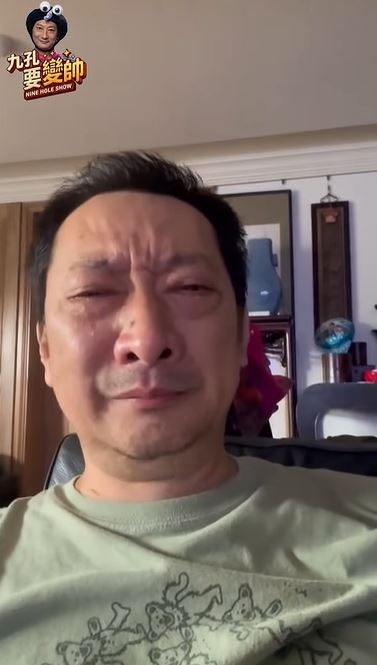 九孔在影片中忍不住崩潰痛哭。(圖/翻攝自九孔要變帥臉書)