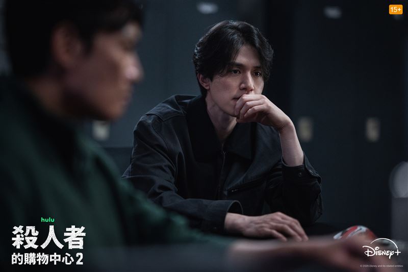 李棟旭在開拍前瘋狂健身凸顯肌肉。(圖/Disney+提供)