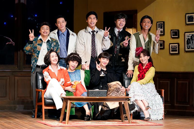 《24K金曲同學會!同鞋~》由卓文萱、梁文音、巴鈺、林牧昕(木星)、林俊逸、周定緯、賴銘偉、呂紹齊及林斌共同主演。(圖/全民大劇團提供)