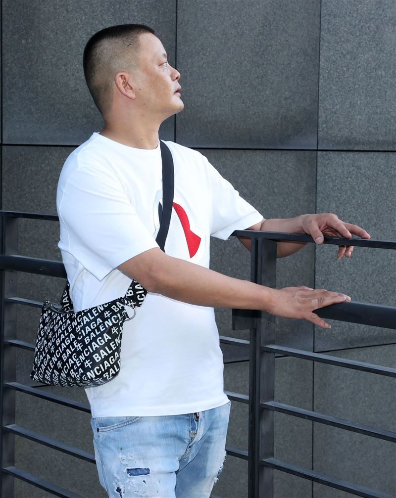 網紅「肥大叔」臉書粉專於晚間無預警發布訃聞,證實他已於 8 月 5 日離世。(圖/資料照)