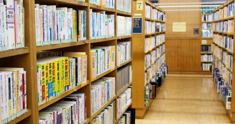 圖書館免費借書作者賺什麼?菜販作家揭有錢領,一季收益曝。(示意圖/photAC)