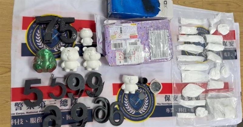 癌末的陳男將重達一公斤的K他命,藏入3D列印玩具熊與飾品內,由德國走私郵寄入境,陳嫌落網後遭聲押獲准。(圖/警方提供)