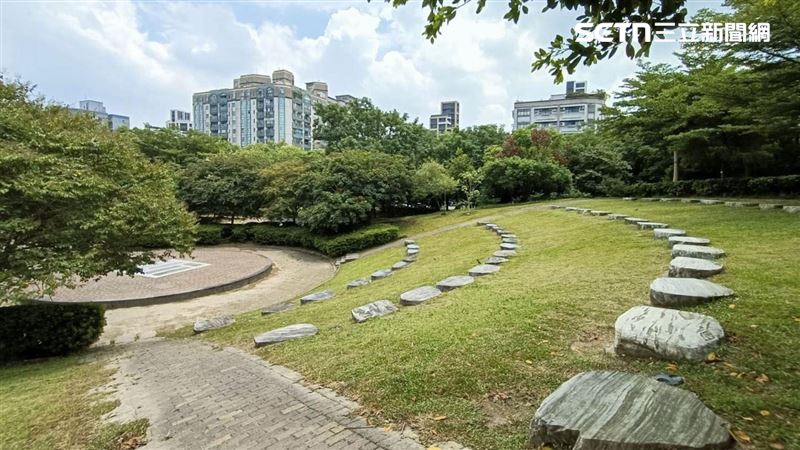 房市買氣持續谷底盤旋,新北市預售屋「待售餘屋」已達到18,308戶,銷售率最差的三個行政區,包括八里、永和、淡水,專家指出,房市翻轉、紅單禁轉,預售屋銷售率自然不好看。(圖/記者陳韋帆攝影)