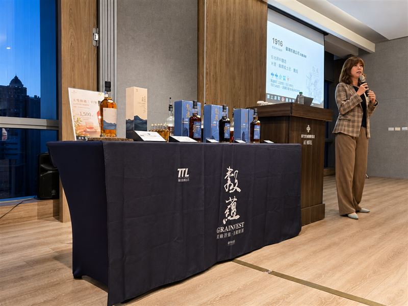 台酒金牌調酒師、同時也是「穀蘊威士忌品牌大使」的劉怡靜講師，現場五感解析威士忌的極致風味。（圖／業者提供）