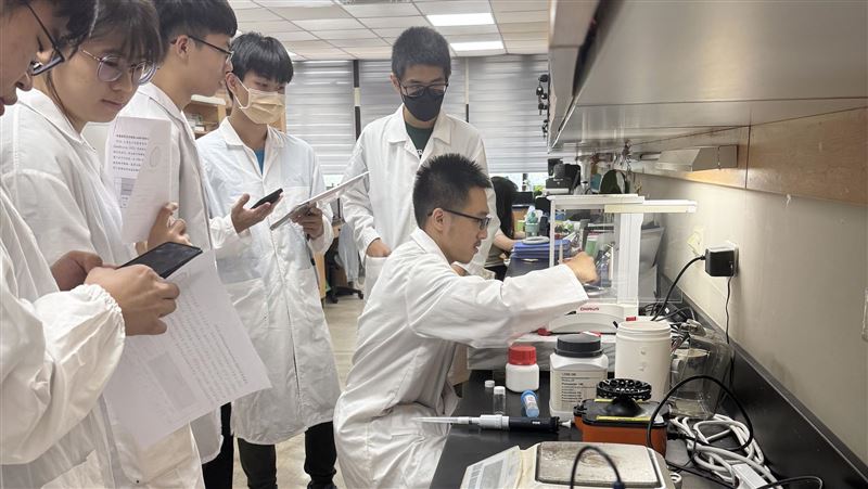 長庚醫學院培育「會把脈」中西醫雙修醫師