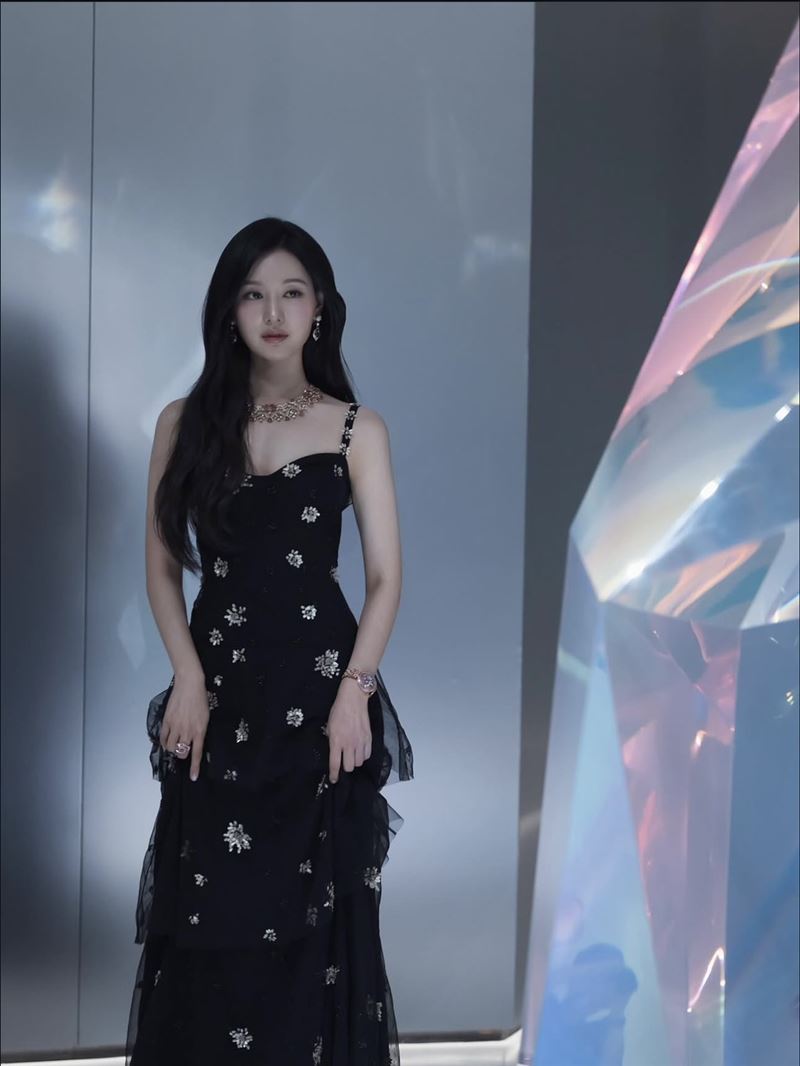 金智媛專訪中大方坦言自己更在乎生活節奏的掌控,並不打算隨流言蜚語起舞。(圖/翻攝自IG @geewonii )