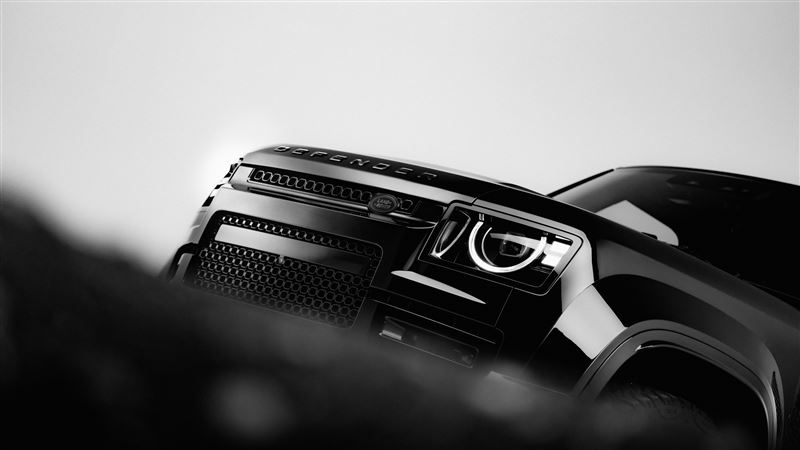 黑色水箱護罩、車身字樣。(圖/JLR提供)