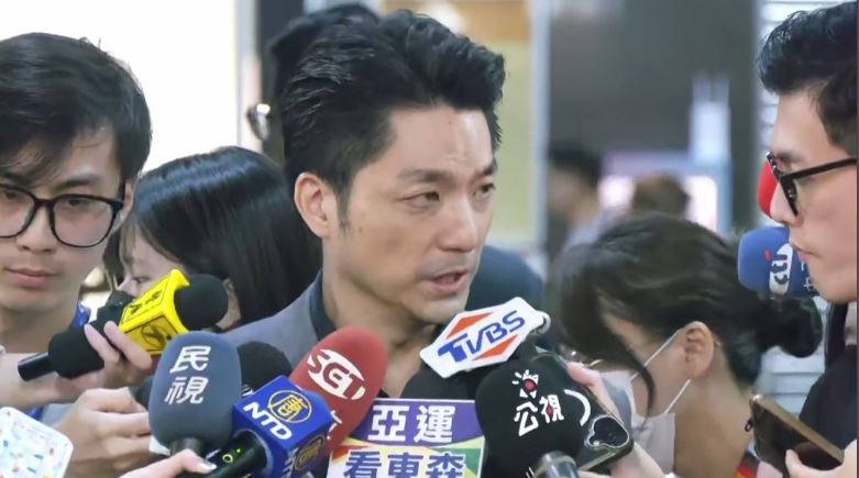 蔣萬安今早受訪表示,「如果政府當時就能夠採購足夠的疫苗,民間團體也就不需要去集資採購」。(圖/翻攝畫面)