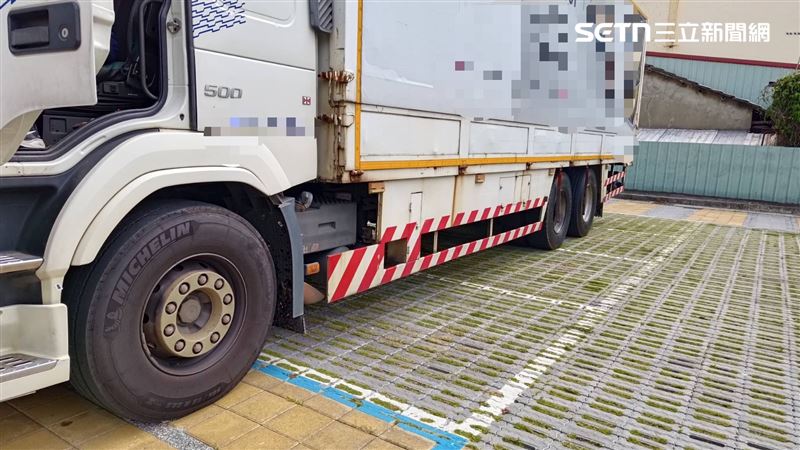 台中神岡死亡車禍,89歲婦人過馬路遭大貨車輾斃。(圖/翻攝畫面)