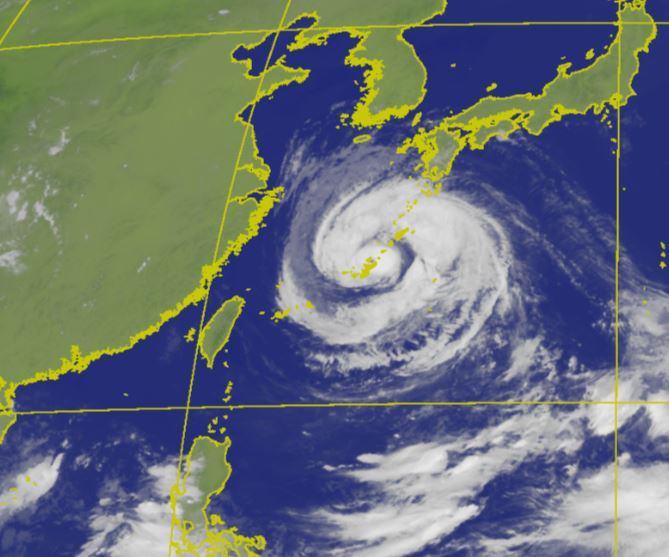 白海豚颱風週末通過北部海域 。（圖／中央氣象署）