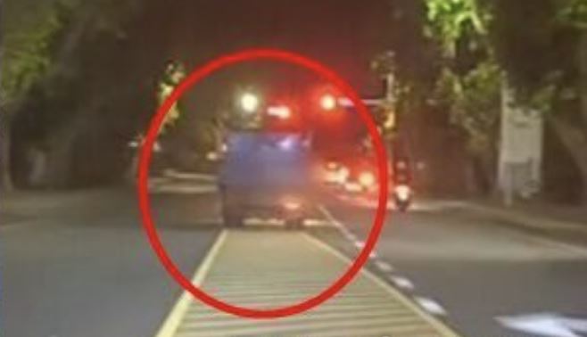 貨車駕駛踩足油門加速疾駛逃逸。(圖/翻攝畫面)
