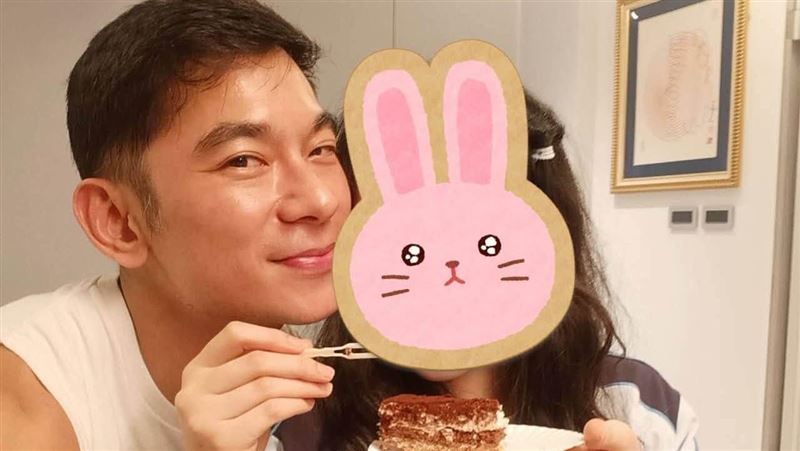 亮哲父愛爆發!15年前第一次抱女兒淚崩