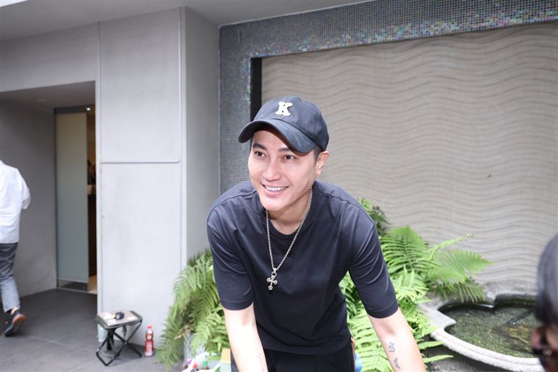 王凱摯友,邱瓈寬特助Jeff長相神似王凱。(圖/記者鄭孟晃攝影)