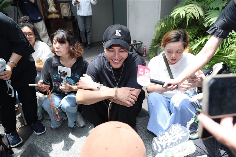 邱瓈寬特助Jeff現身追思會協助打點後事。(圖/記者鄭孟晃攝影)