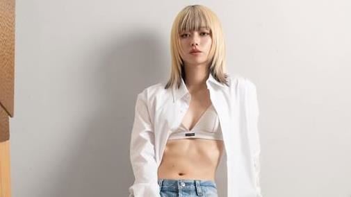 28歲日本人氣女星山本舞香升格當媽媽。(圖/翻攝自IG)