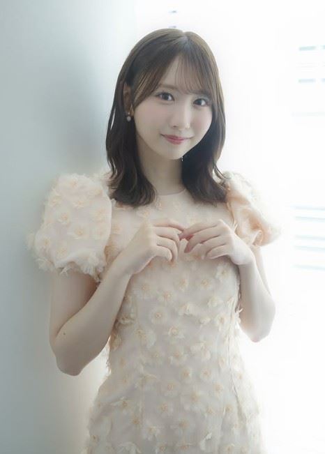 日本女團日向坂46成員藤嶌果步首度推出個人寫真集。(圖/翻攝自藤嶌果步IG)
