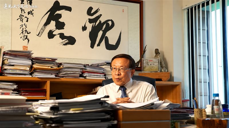 父提前退休送他赴美留學、母親變賣戒指助學英文!高希均90年人生傳奇落幕,證明這1件事「閱讀能自救」。(圖/翻攝自《天下文化和遠見雜誌》YT)