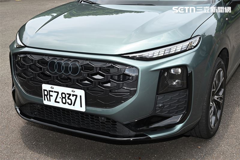 Audi Q3 車頭換上分離式頭燈設計。(圖/記者鍾釗榛攝影)