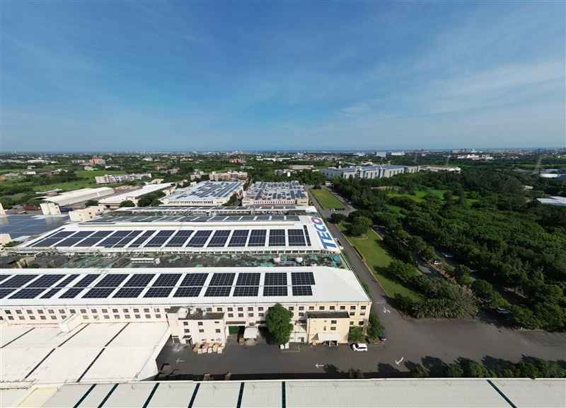 東元展開與半導體大廠合作案採長期供電架構,預計轉供裝置量超過30MW,合計超過3億度綠電,為極具規模之企業綠電採購案。預計自2026年底前開始進入供電期,透過逐步穩定供電,將能有效挹注公司中長期營收,成為具備高度可預期性的電力銷售現金流來源。(圖/東元提供)