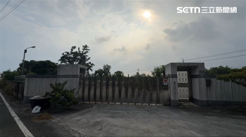 廖大乙抵達命案現場後，突然颳風下雨，他斷言死者恐有冤屈。（圖／翻攝畫面）