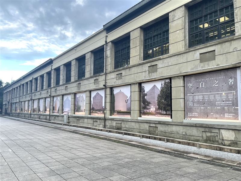 「松菸藝術窗框計畫」(Art Window Project)首度展開跨國展覽合作,即日起展出捷克藝術家Tereza Bonaventurová攝影作品。(圖/臺北市政府提供)