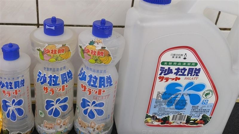 沙拉脫包裝種類多,不少使用者評價去油力強。(圖/翻攝自我愛全聯-好物老實説)