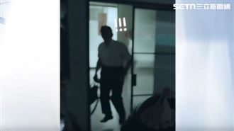 自癒能力超群？柯P才拄拐杖　隔天能跳