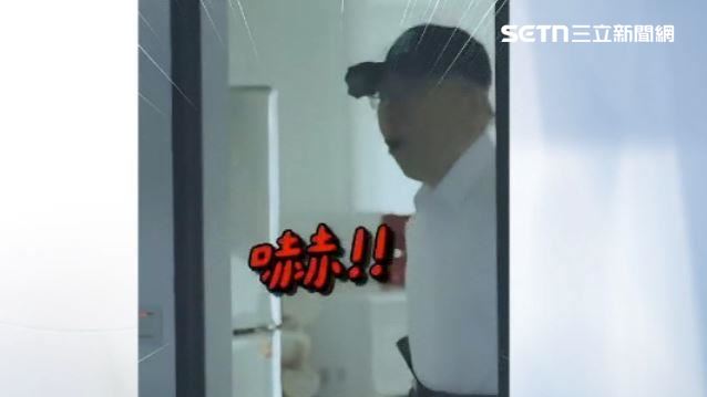 柯文哲在慶生活動中興奮跳起