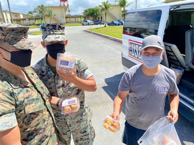 「美國勞軍組織」曾分享,向美國海軍陸戰隊官兵贈送奶油泡芙。(圖/翻攝自USO Tumon Bay臉書)