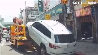 拖吊車「沒綁好」！　百萬休旅重摔滑落