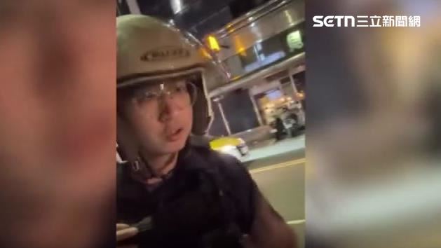 男子不滿警察以「咬紙盒」的理由將他攔下