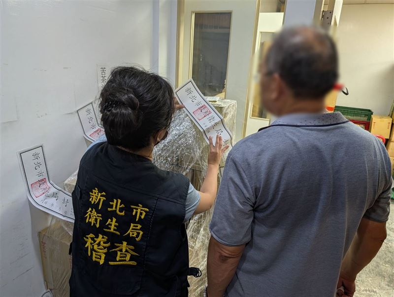 台北市衛生局會同衛福部食藥署前往業者現場了解產品狀況。(圖/衛生局提供)