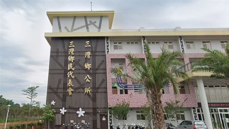 三灣鄉居民的「生活補助金」,最後補領期限在8月21日。(圖/翻攝自Google街景)