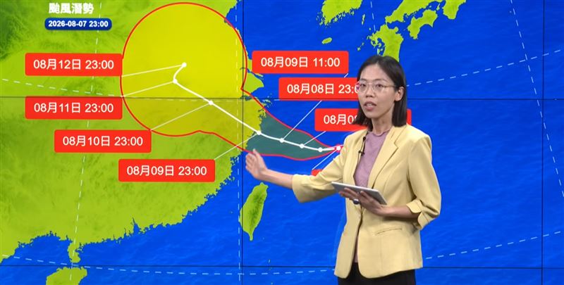 資深預報員朱美霖指出,颱風中心預計於週日白天從台灣北方海面進入西北側海面