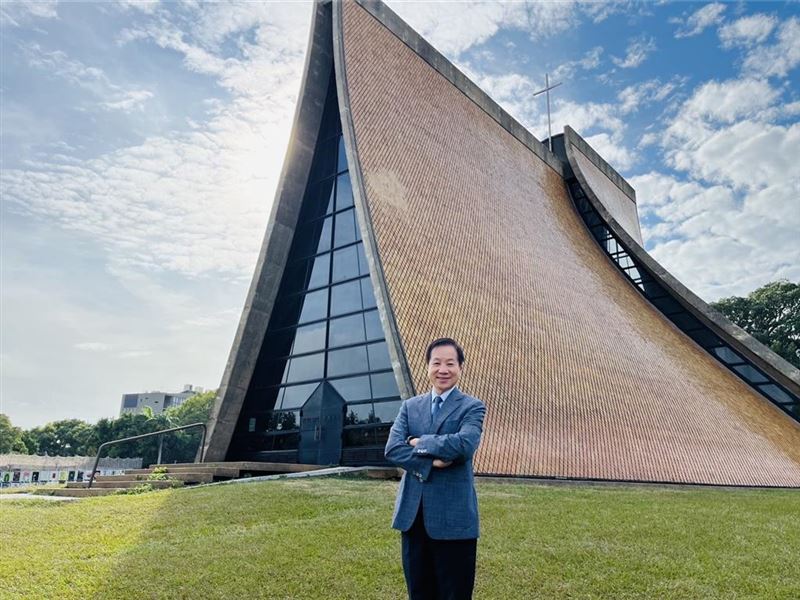 東海大學校長張國恩表示,化材系、生科系是東海創校以來最具代表性的系所之一,東海創校迄今培育逾15位中央研究院院士,化學、化工、生醫等領域超過8位。(圖/東海大學提供)