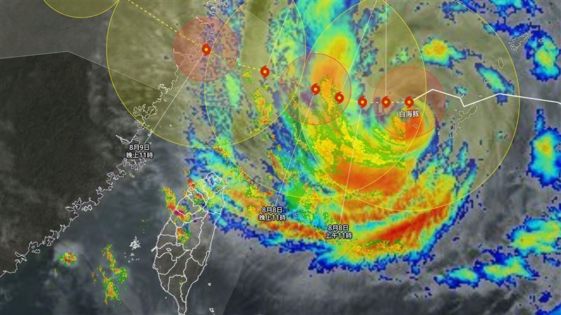 白海豚勾到台灣陸地 一波波雨帶開炸北部