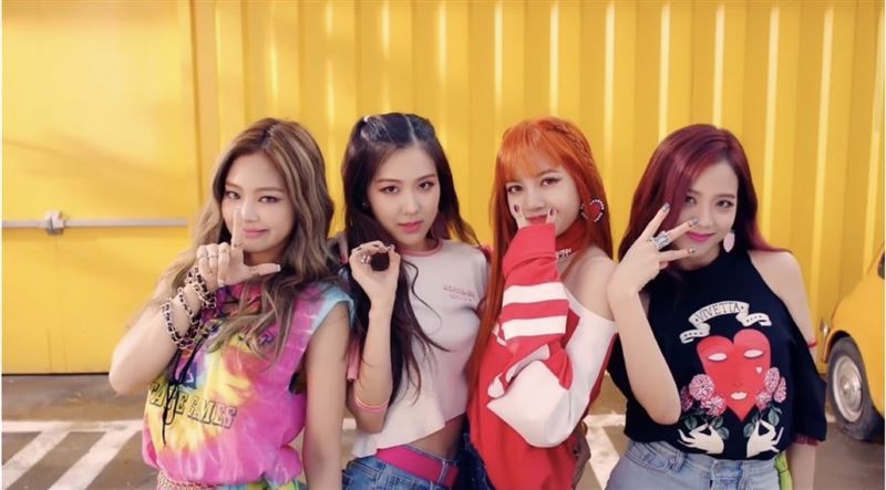 BLACKPINK迎來出道10週年,原本應該是粉絲最期待的紀念日,卻因活動安排引發一波怒火。(圖/翻攝自IG @blackpinkofficial)